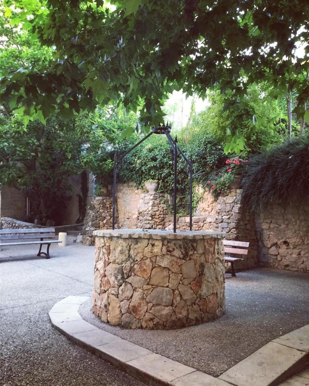Au Puits De La Fontaine 호텔 Tavernes 외부 사진